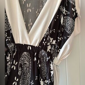 Christina Monochrome Paisley V-Neck Dress